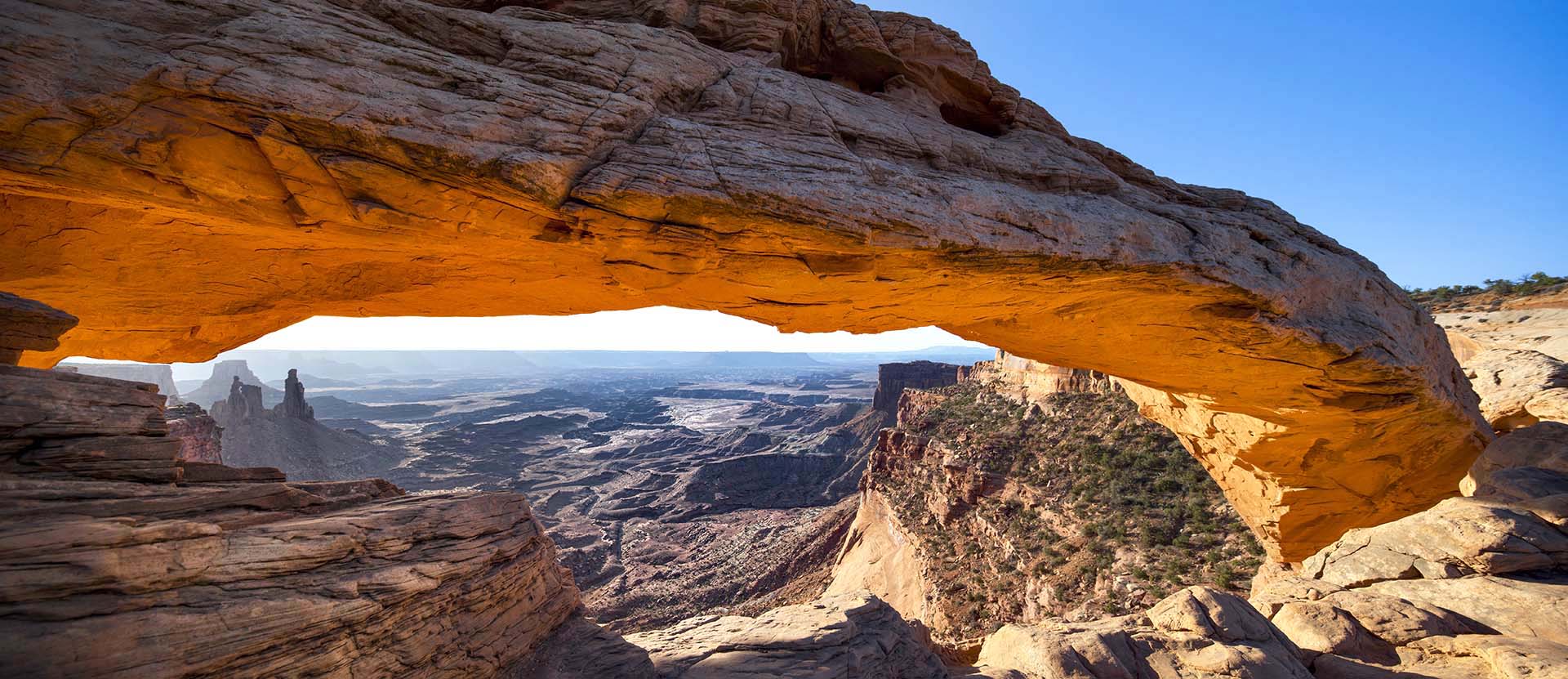 L'arco naturale Mesa Arch nel Canyonlands National Park dello Utah.