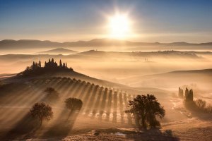 Podere tra le colline della Val d'Orcia.