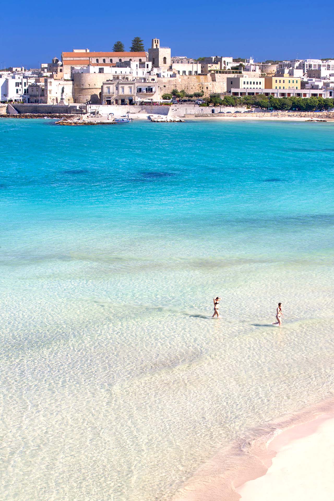 Otranto e il suo mare cristallino: l’emozione di un tuffo nel cuore del Salento.