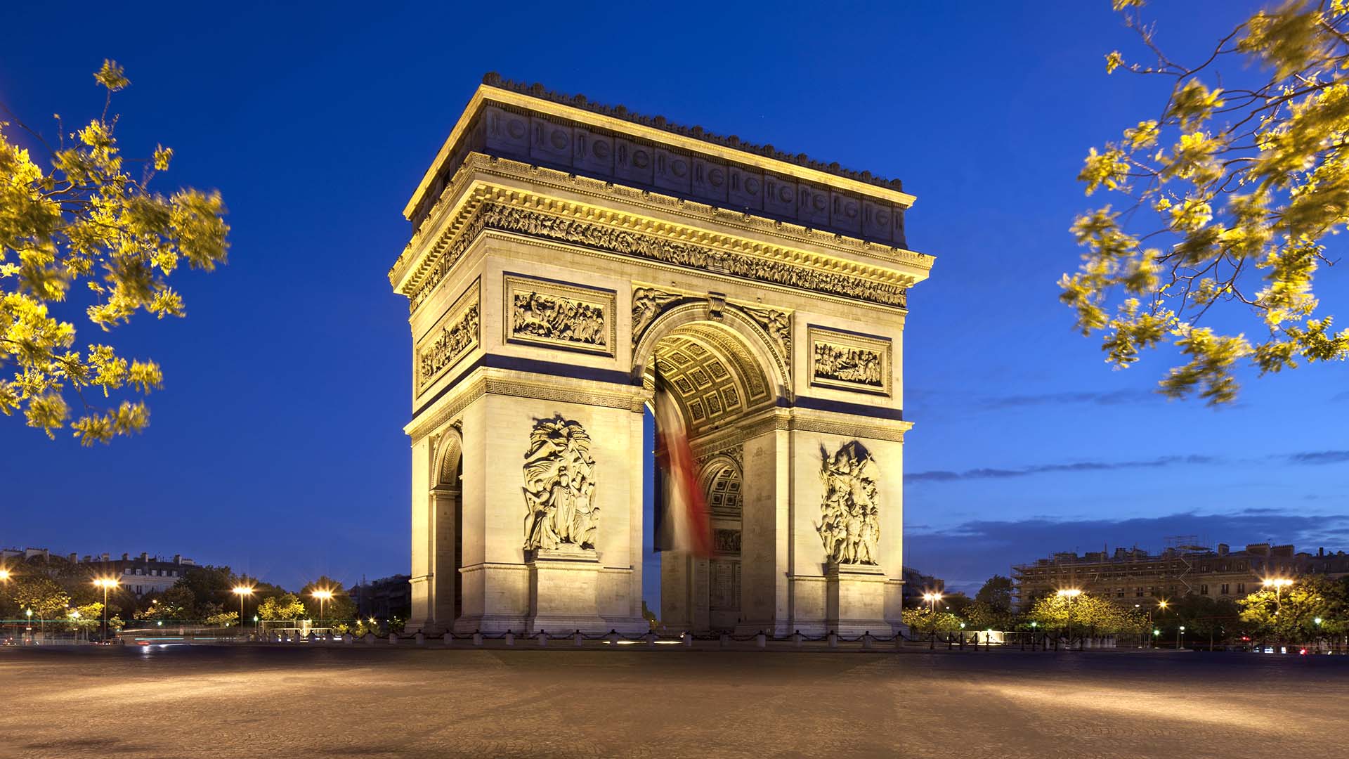 Arco di Trionfo a Parigi: Storia, Emozioni e la Vista Più Bella della Città.