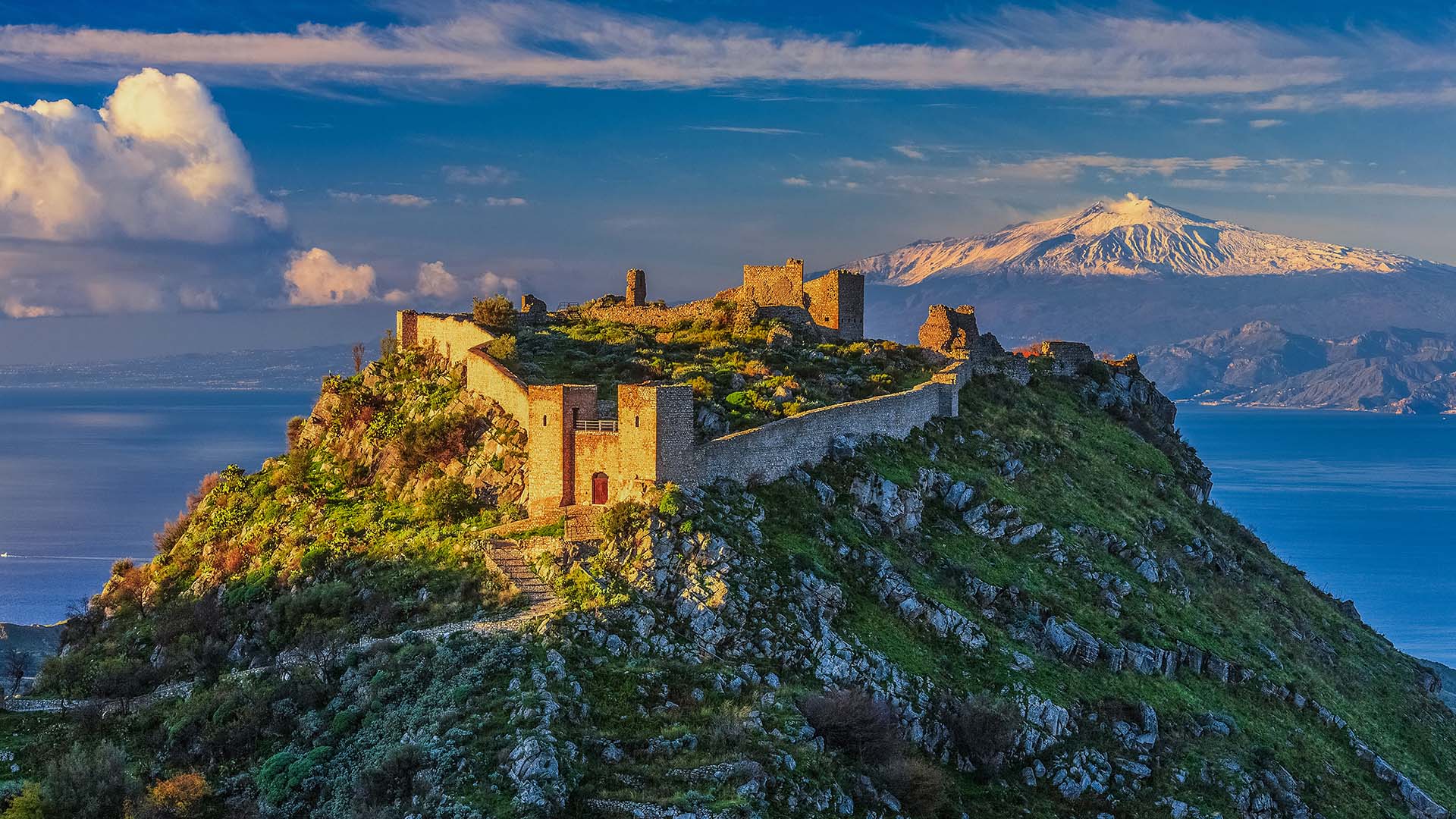 Castello Sant’Aniceto ed Etna, guardiani dello stretto
