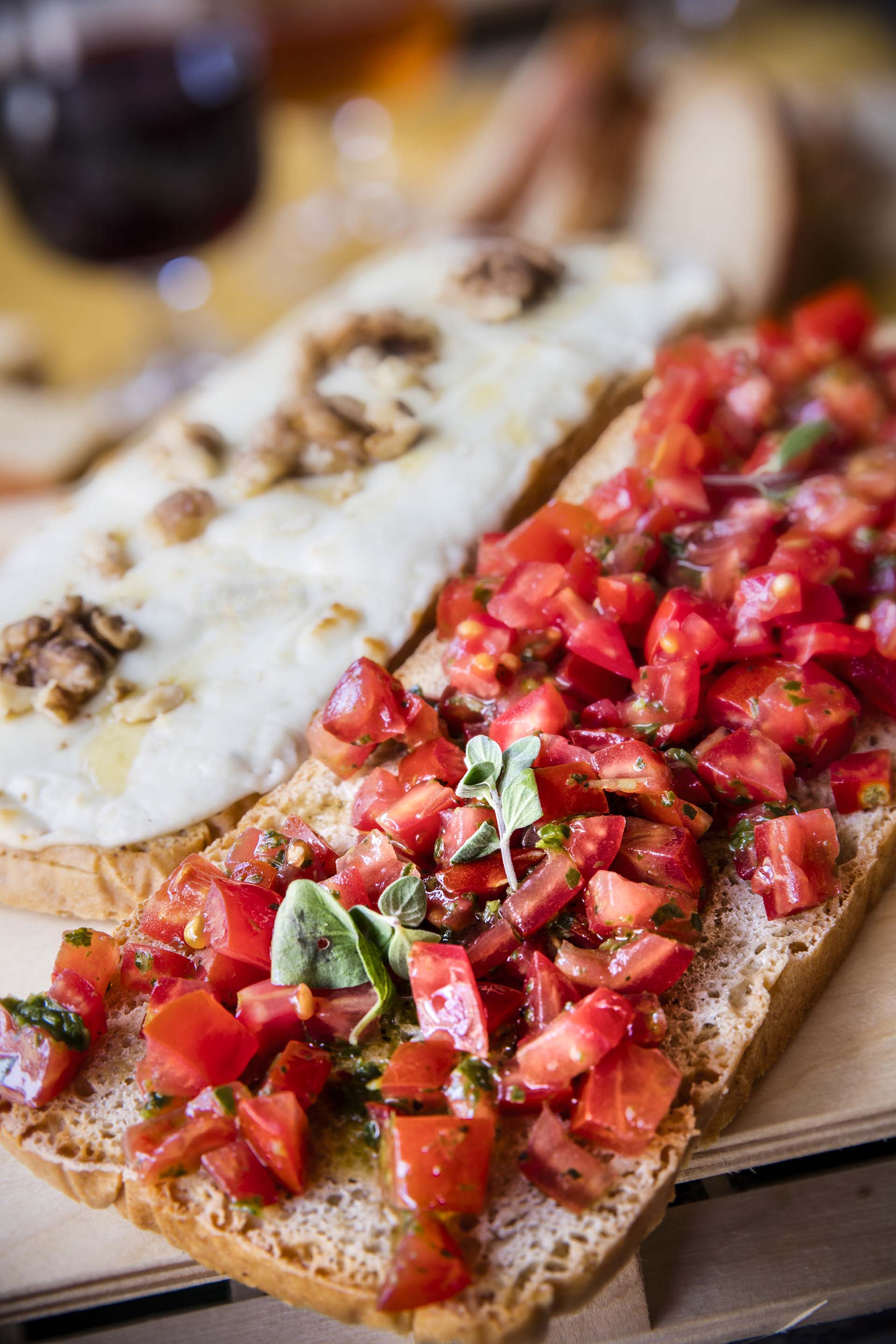 Bruschetta con il pomodoro fresco e olio extravergine di oliva