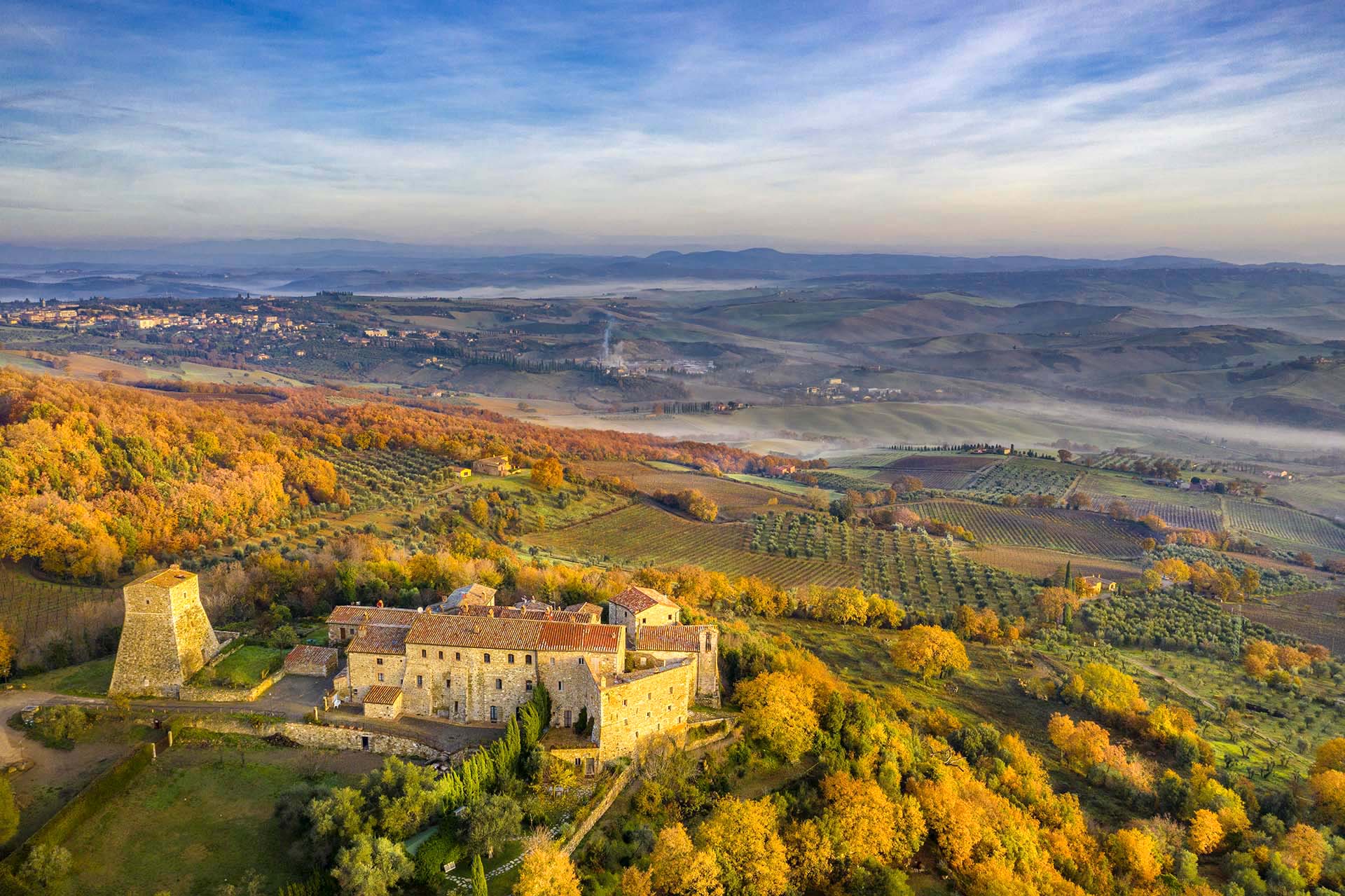Vignoni Alto, incantevole e piccolo borgo medievale fortificato situato nel comune di San Quirico d'Orcia. 