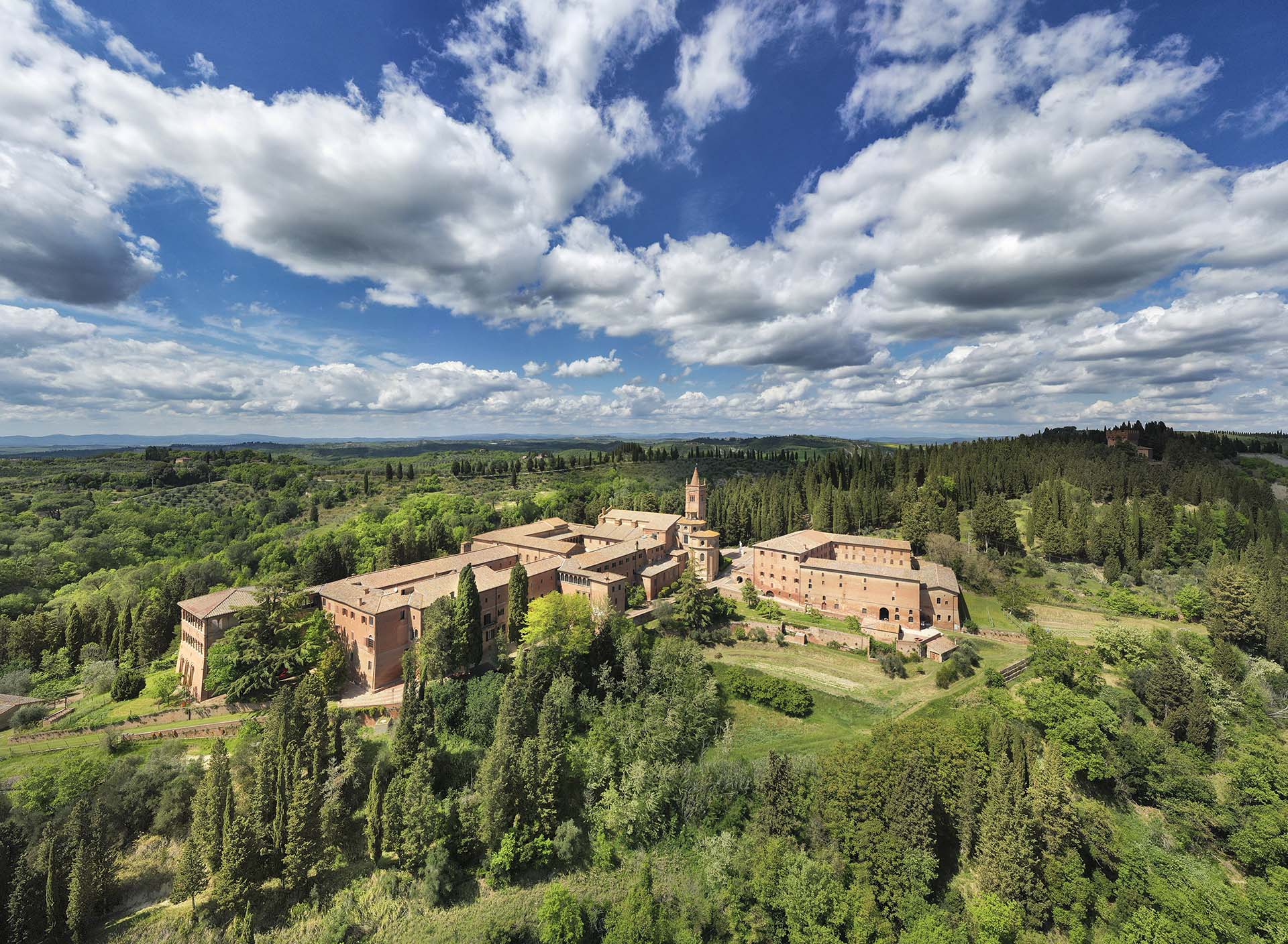 Abbazia di Monte Oliveto Maggiore, monastero benedettino situato nel comune di Asciano.