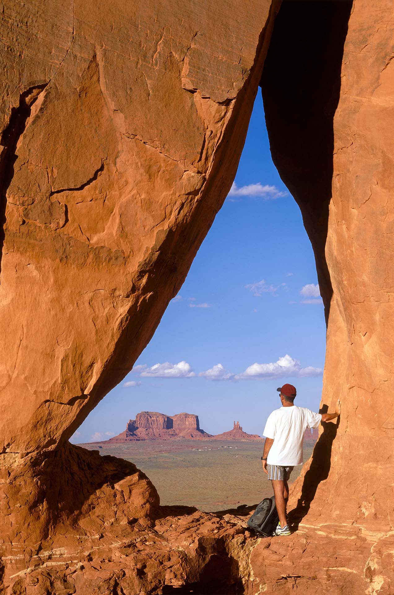Teardrop Arch: La Finestra Segreta sulla Monument Valley.