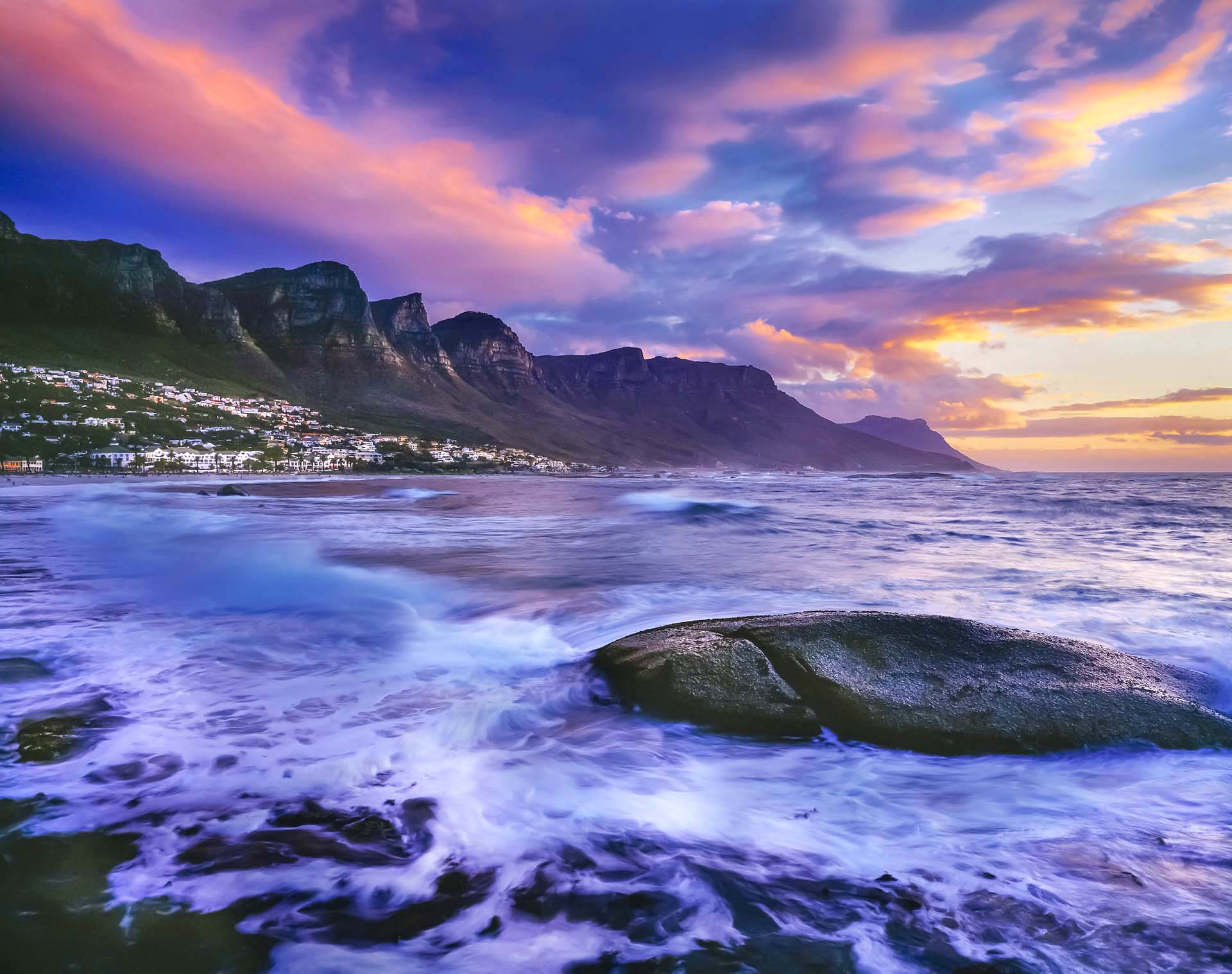 Camps Bay e i Dodici Apostoli: L’Incanto di Città del Capo nello scatto di Massimo Ripani.