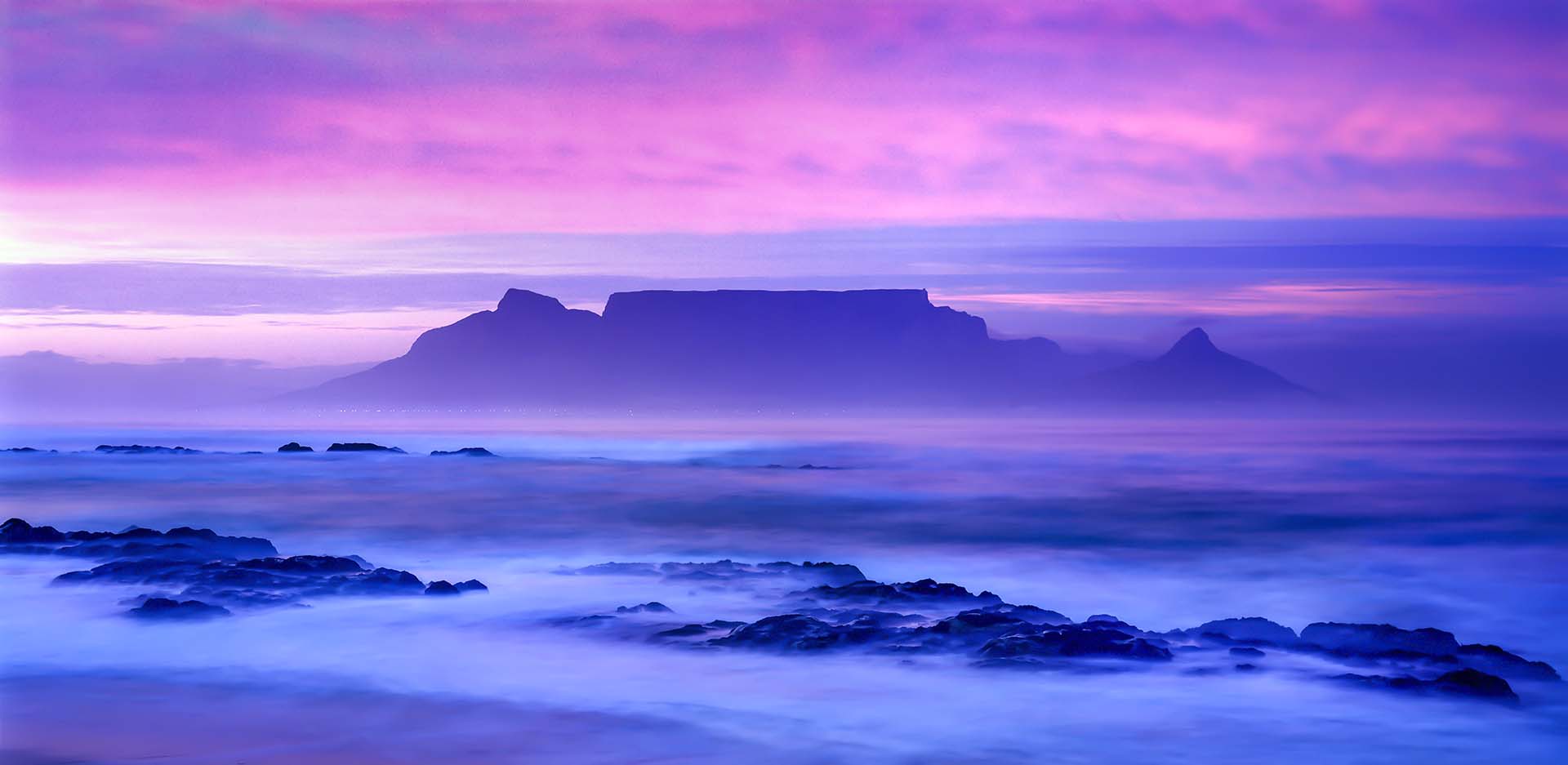 Alba a Table Mountain: quando il cielo di Città del Capo si tinge di rosa e porpora