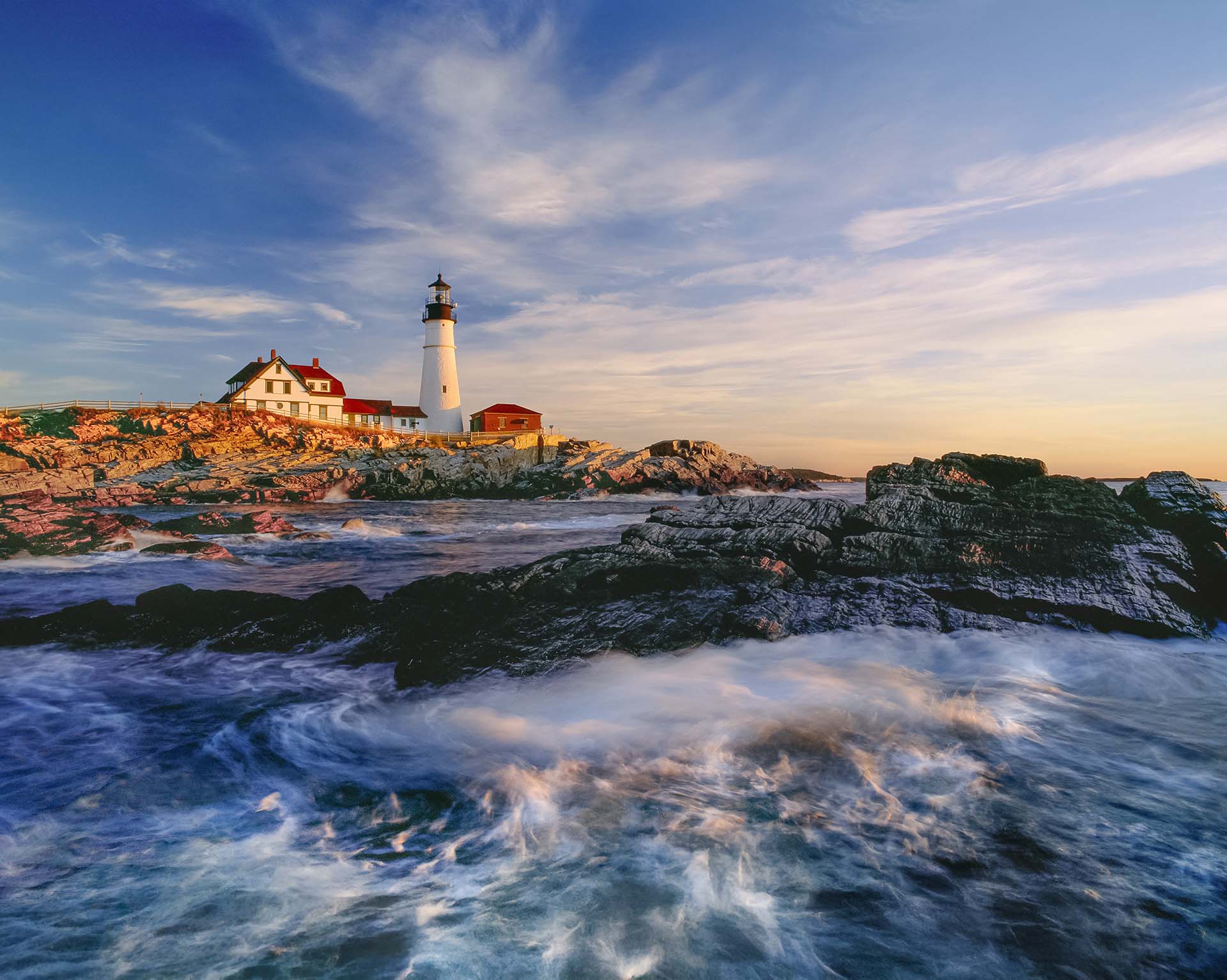 Oltre la Scogliera: L’Eterna Magia del Portland Head Light nel Maine.