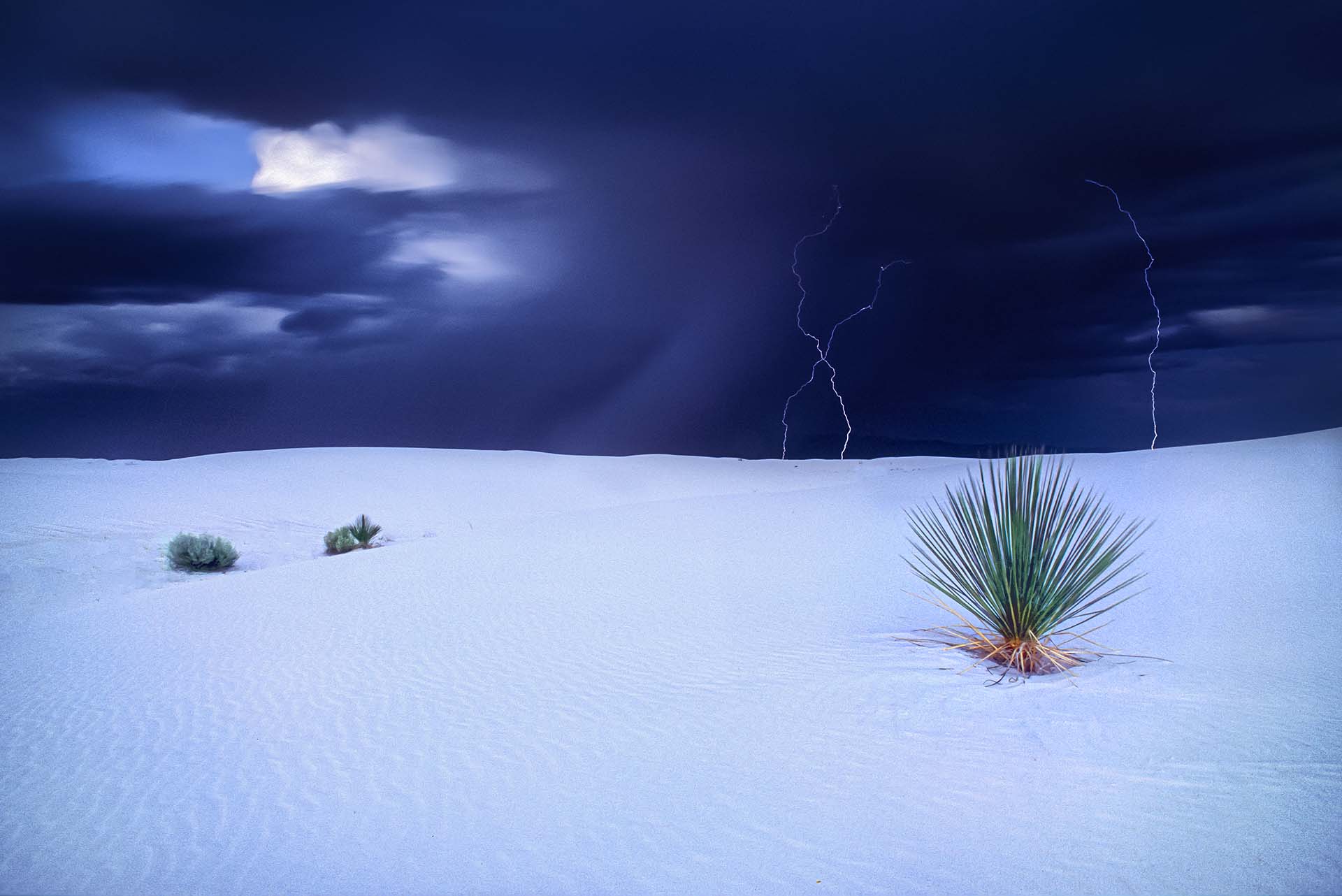 White Sands e la Tempesta: Magia e Fulmini sulle Dune di Gesso del New Mexico.