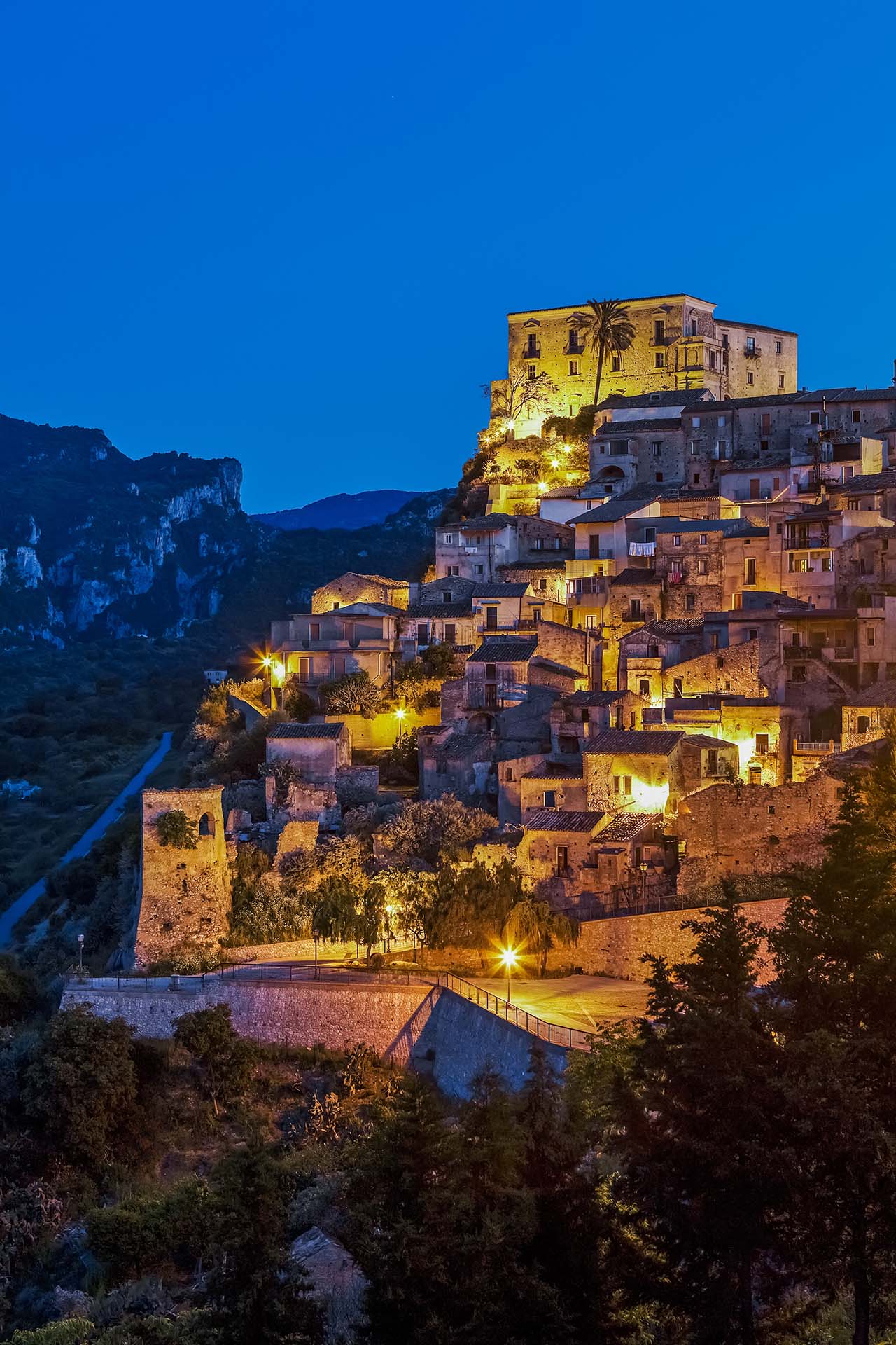 Placanica, antico borgo medievale della Locride custodito dal suo castello