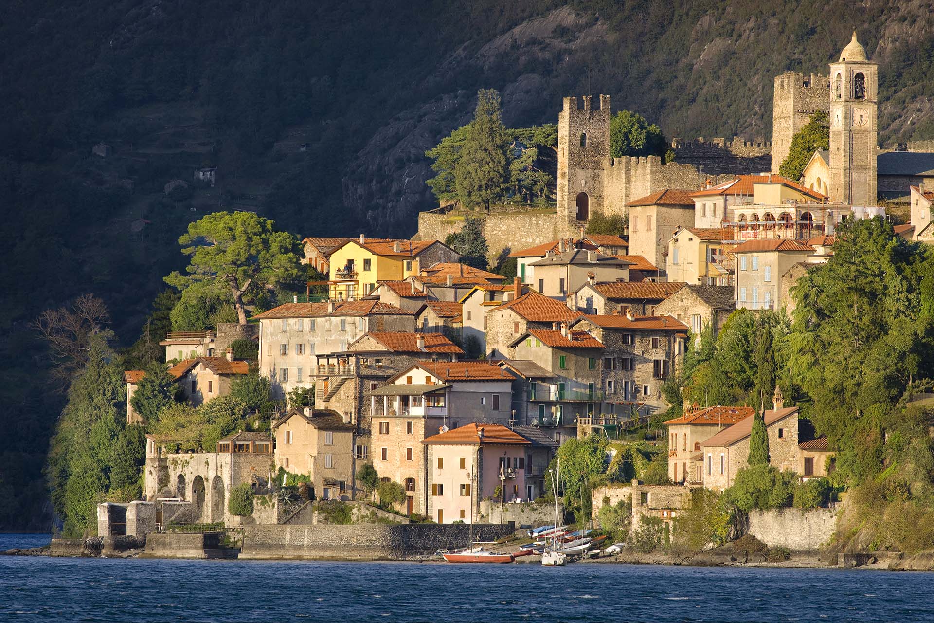 Corenno Plinio: Il Borgo dei Mille Scalini sul Lago di Como.
