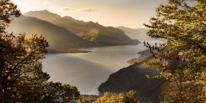 Vista del Lago di Como in autunno.