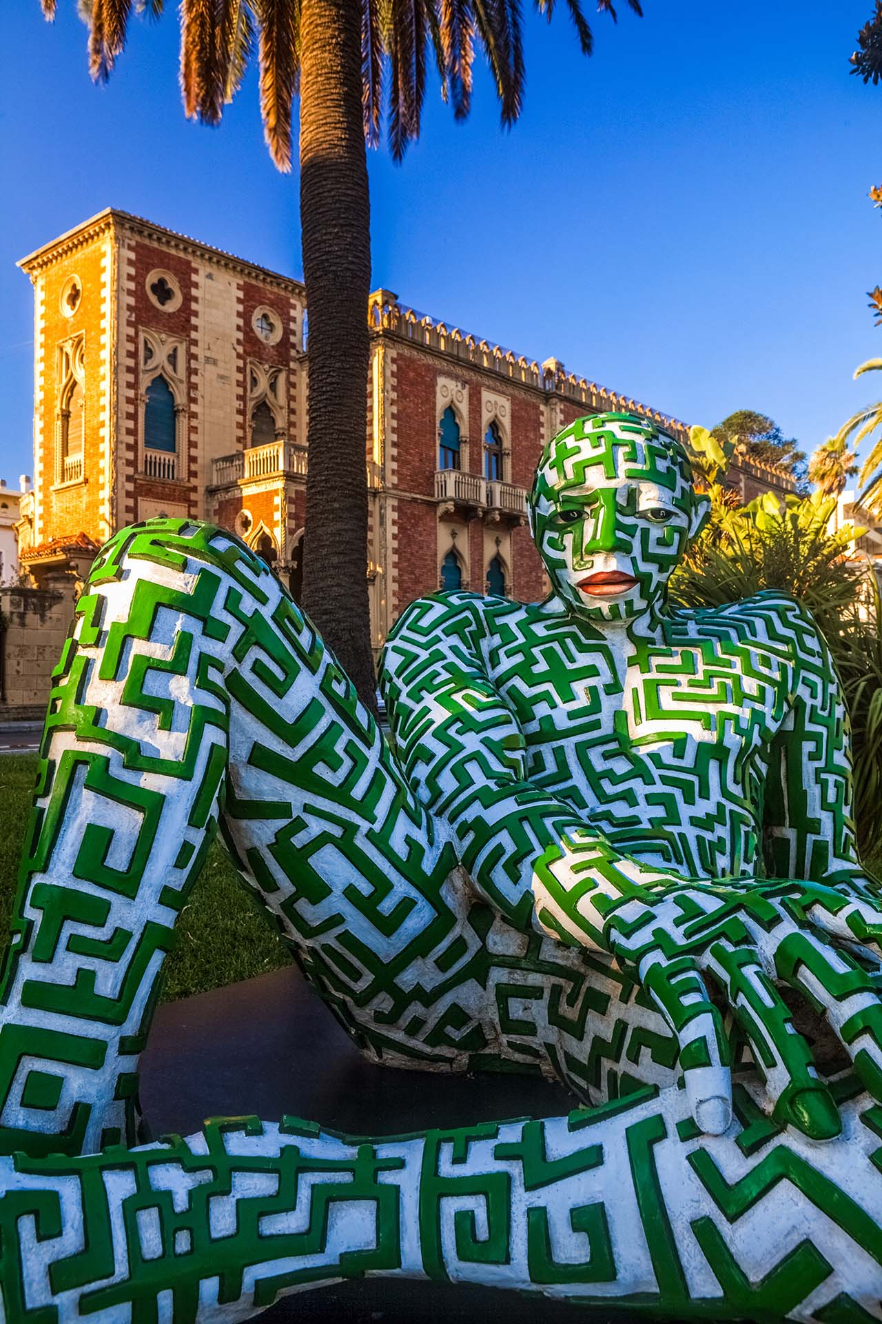La scultura “Co-stell-azione” di Rabarama sul Lungomare Falcomatà di Reggio Calabria