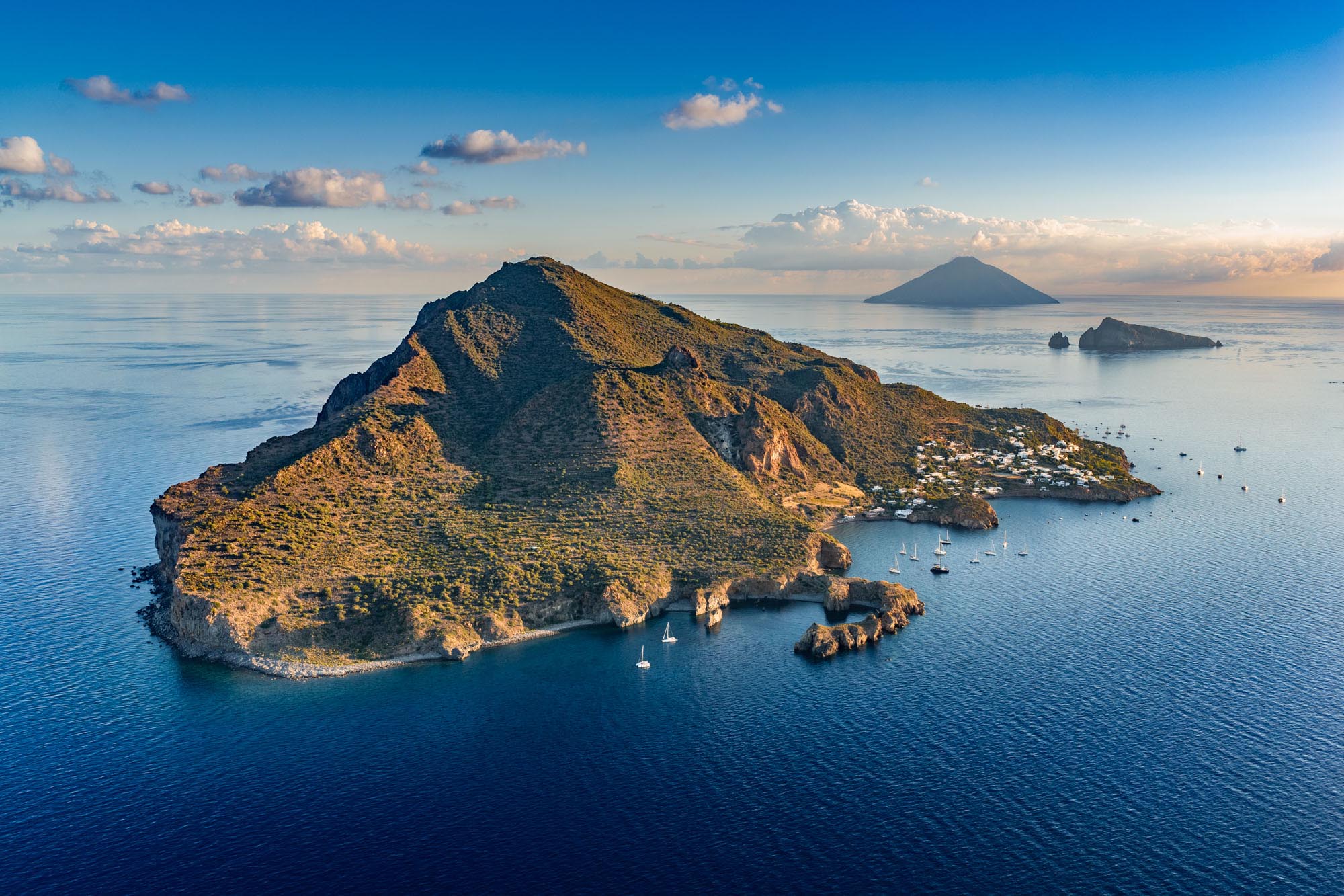 Vacanze a Panarea: Guida alla Perla Chic delle Isole Eolie