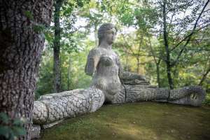 Echidna, scultura nel Parco dei Mostri di Bomarzo.