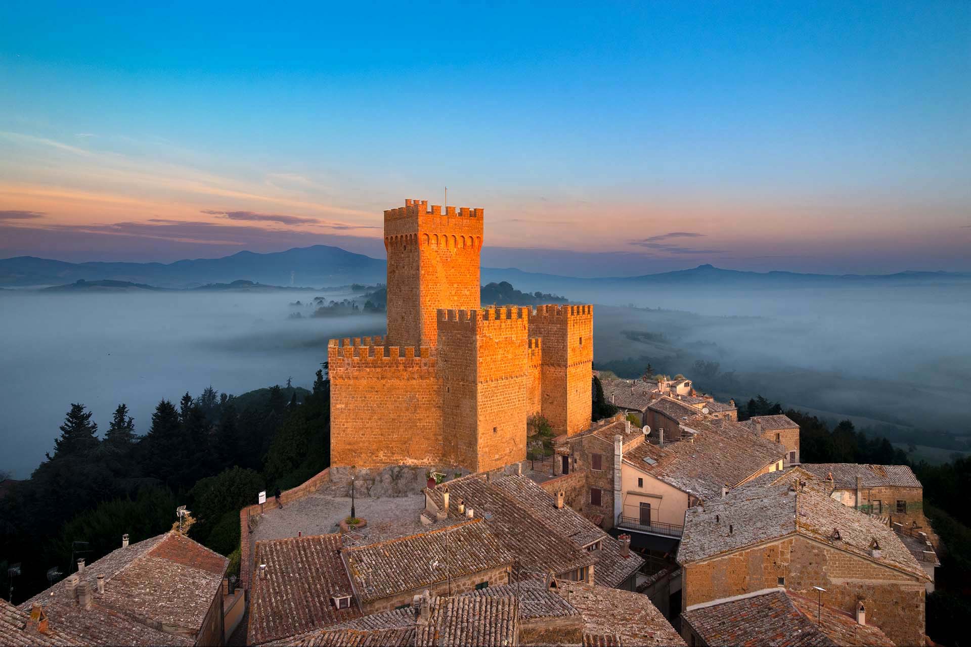 La Rocca del borgo di Proceno con la sua Rocca.