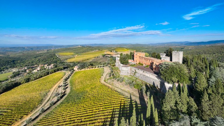 Il Castello di Brolio tra le colline del Chianti.
