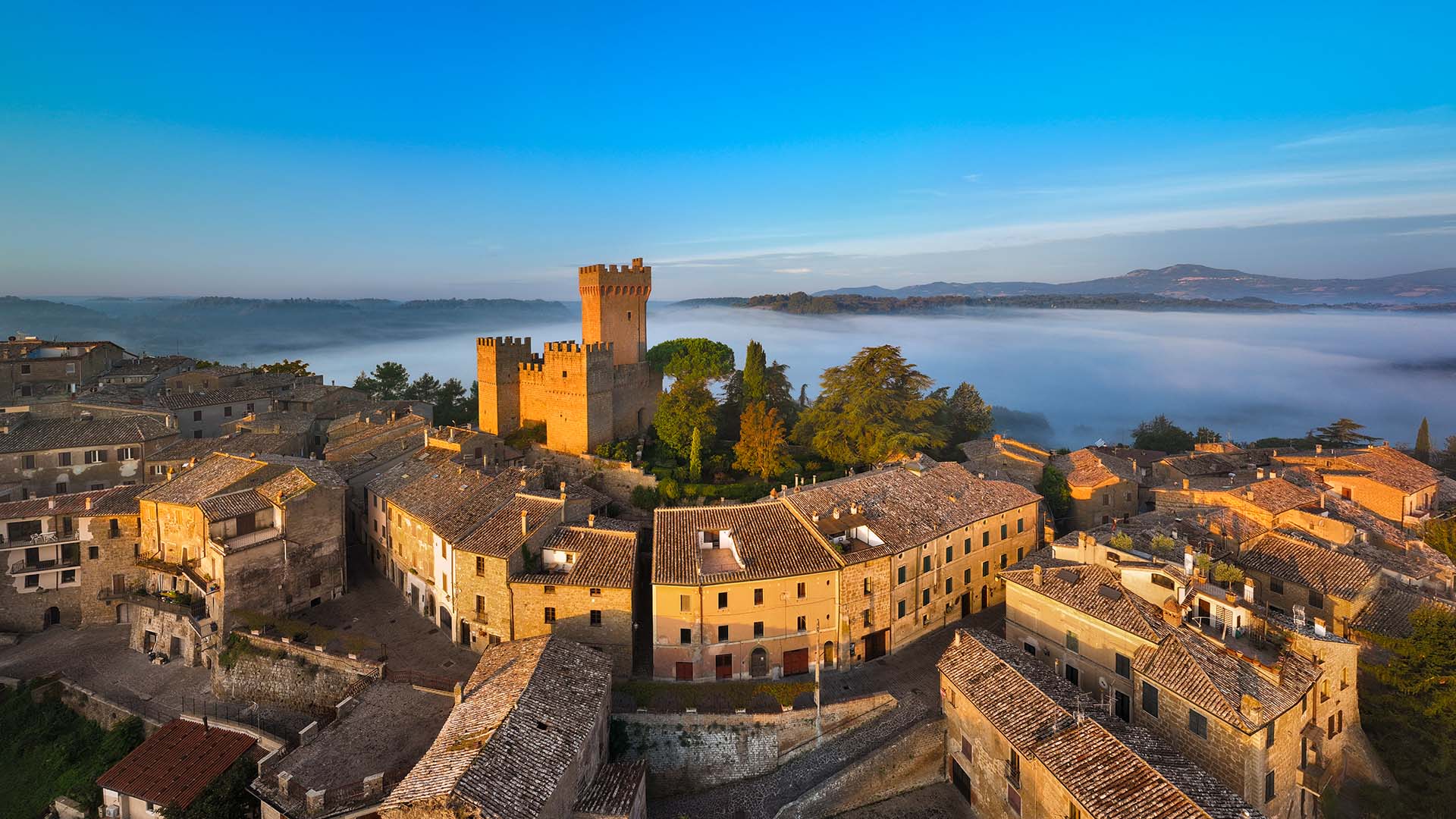 Il borgo di Proceno con la sua Rocca.