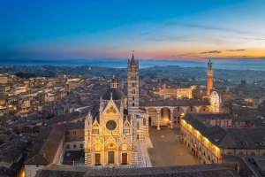 Il Duomo e la città di Siena.