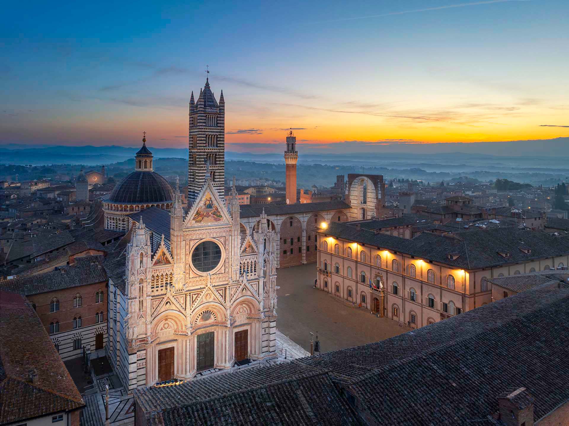 In Toscana Il Duomo e la città di Siena.