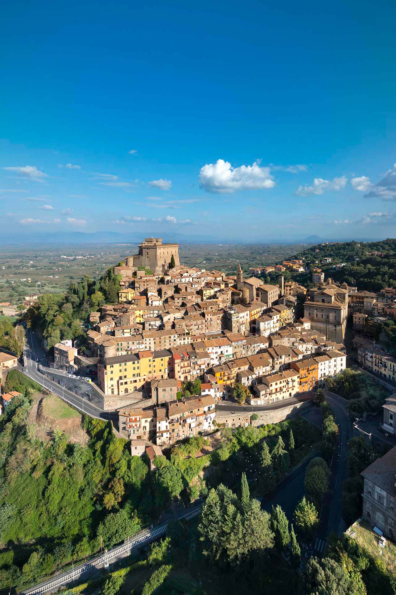 Il borgo di Soriano nel Cimino e il Castello Orsini.
