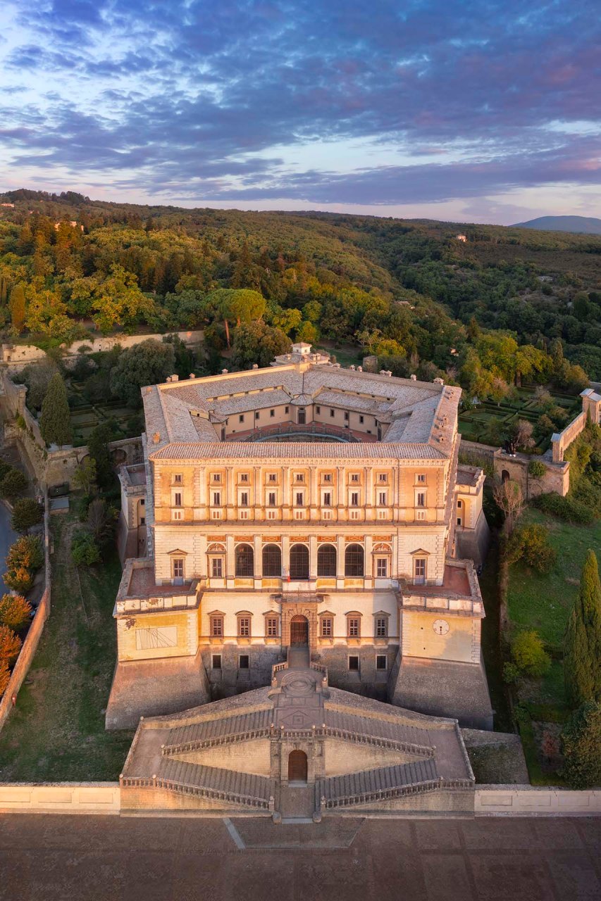 Palazzo Farnese a Caprarola visto dal cielo.