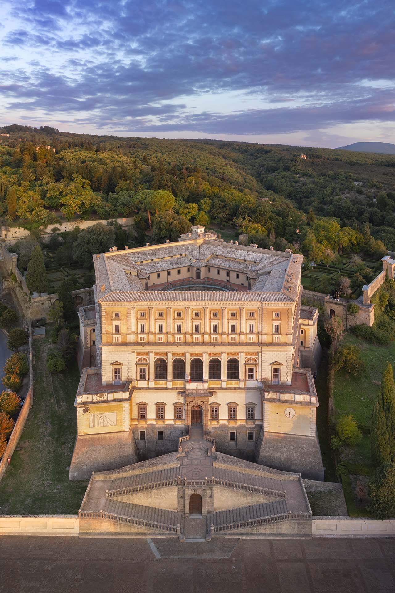 Palazzo Farnese a Caprarola visto dal cielo.