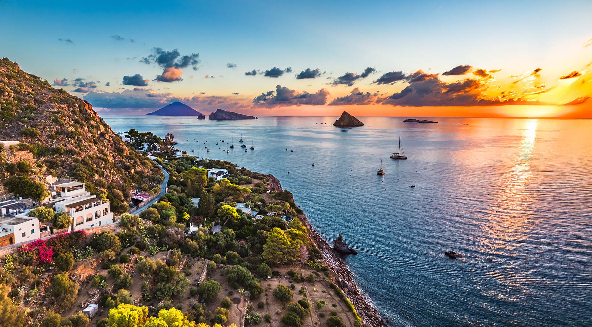 DJI_0418-HDR-Panorama - Architettura eoliana della baia di Drautto e gli isolotti limitrofi a Panarea