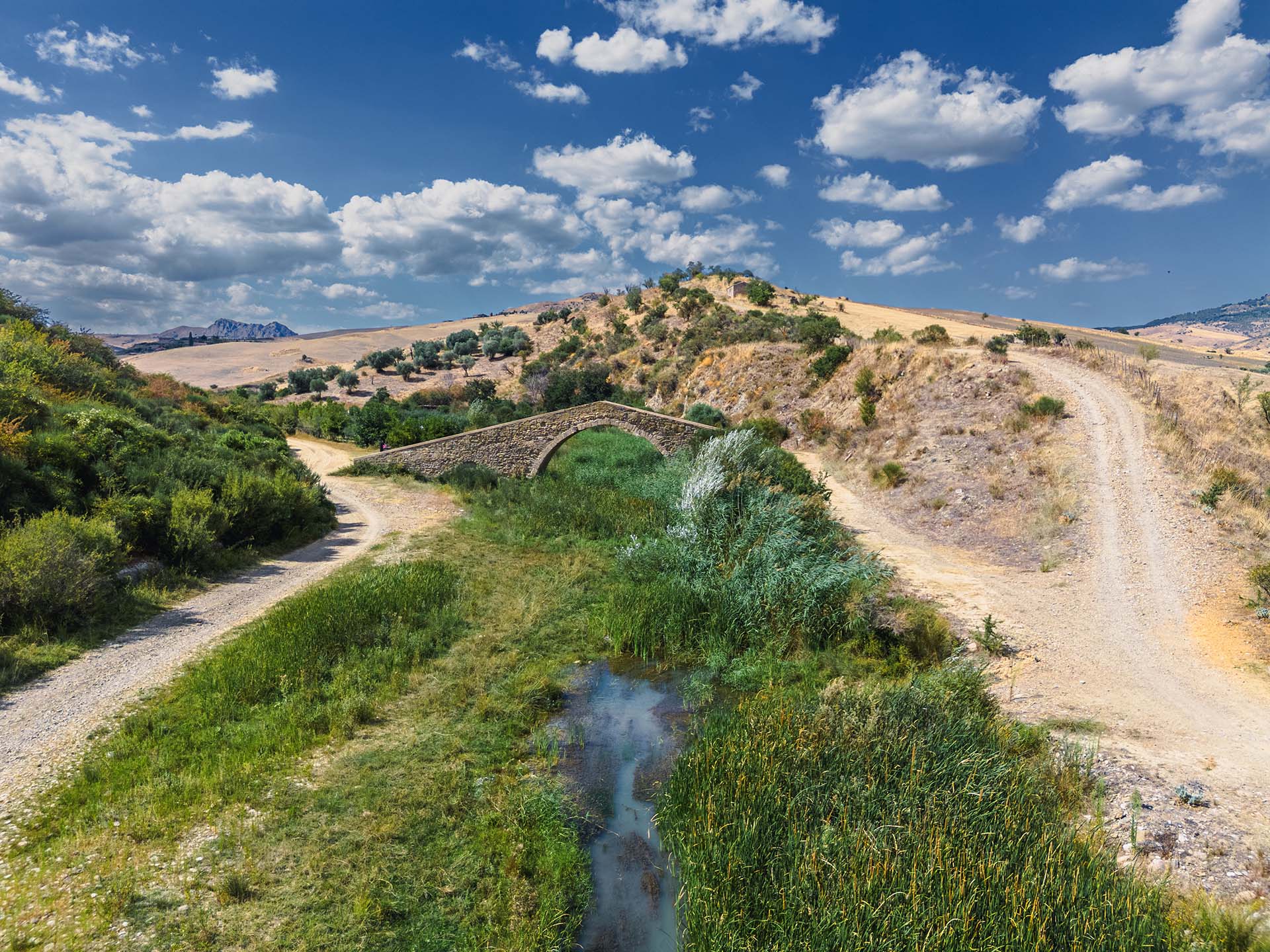 Il Ponte Failla sul fiume Troina alle porte del Parco dei Nebrodi