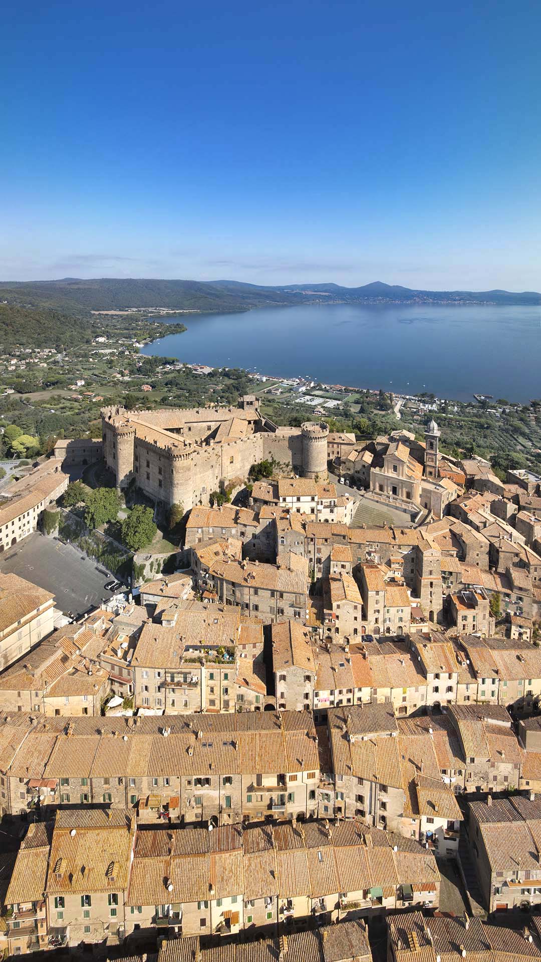 Bracciano e il suo lago.