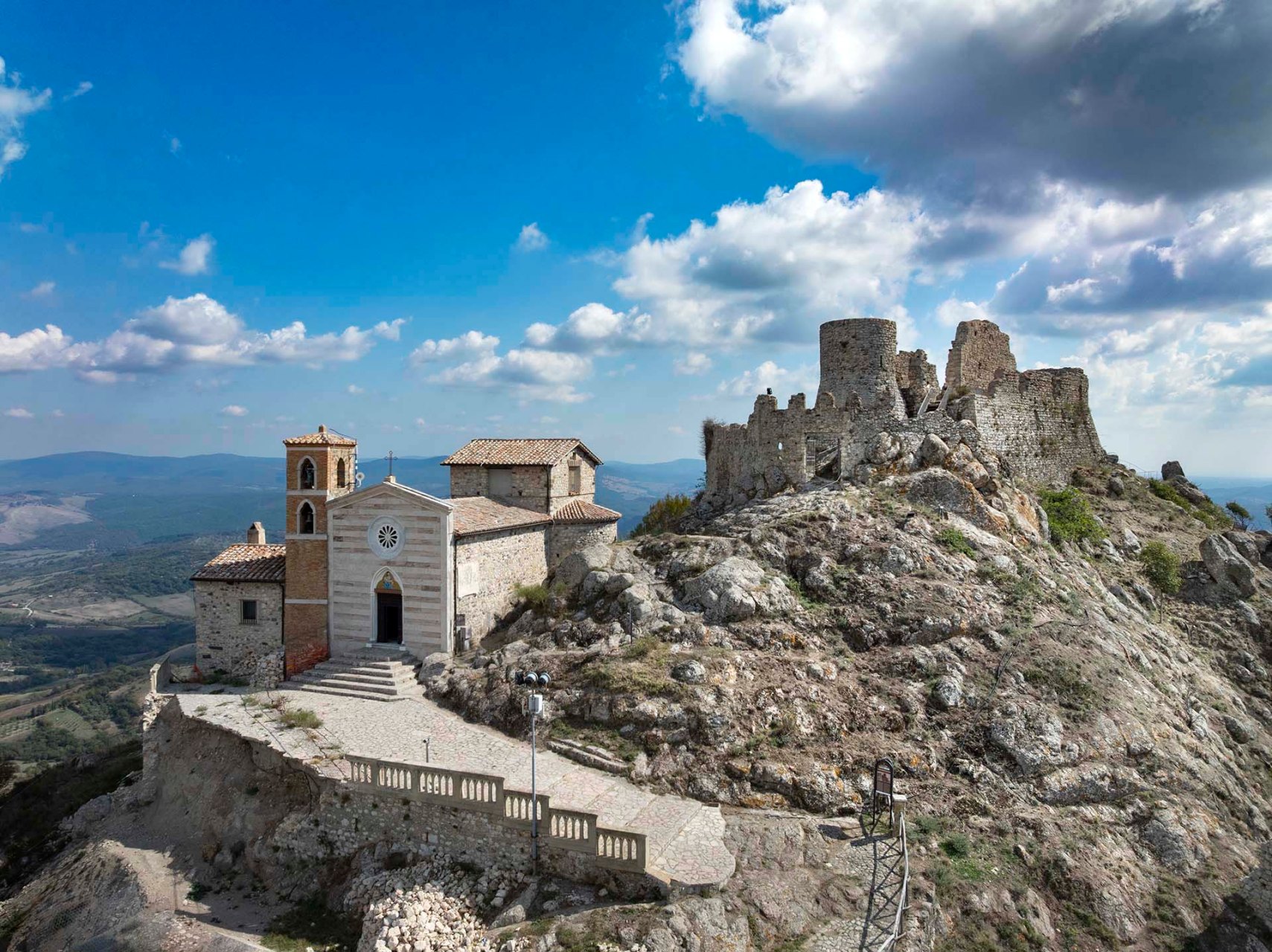 La Rocca Frangipane e Il Santuario Della Madonna Della Rocca a Tolfa.