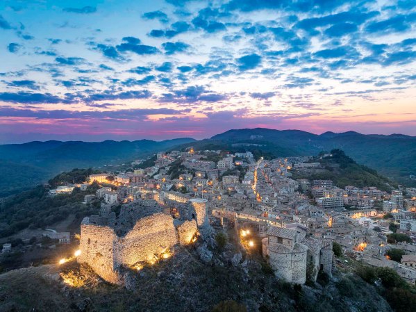La Rocca Frangipane E Il Santuario Della Madonna Della Rocca a Tolfa