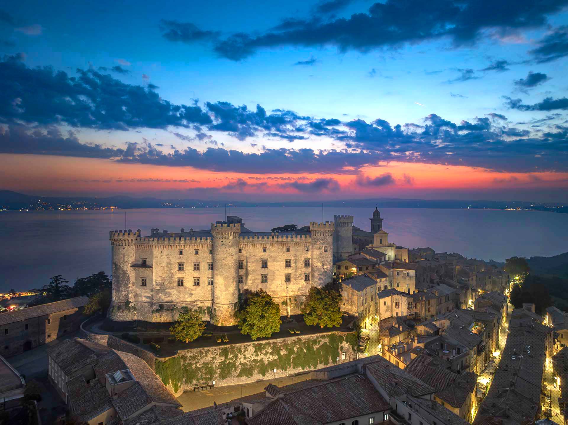 Sotto il segno della Storia: Il fascino senza tempo del Castello Orsini-Odescalchi di Bracciano.
