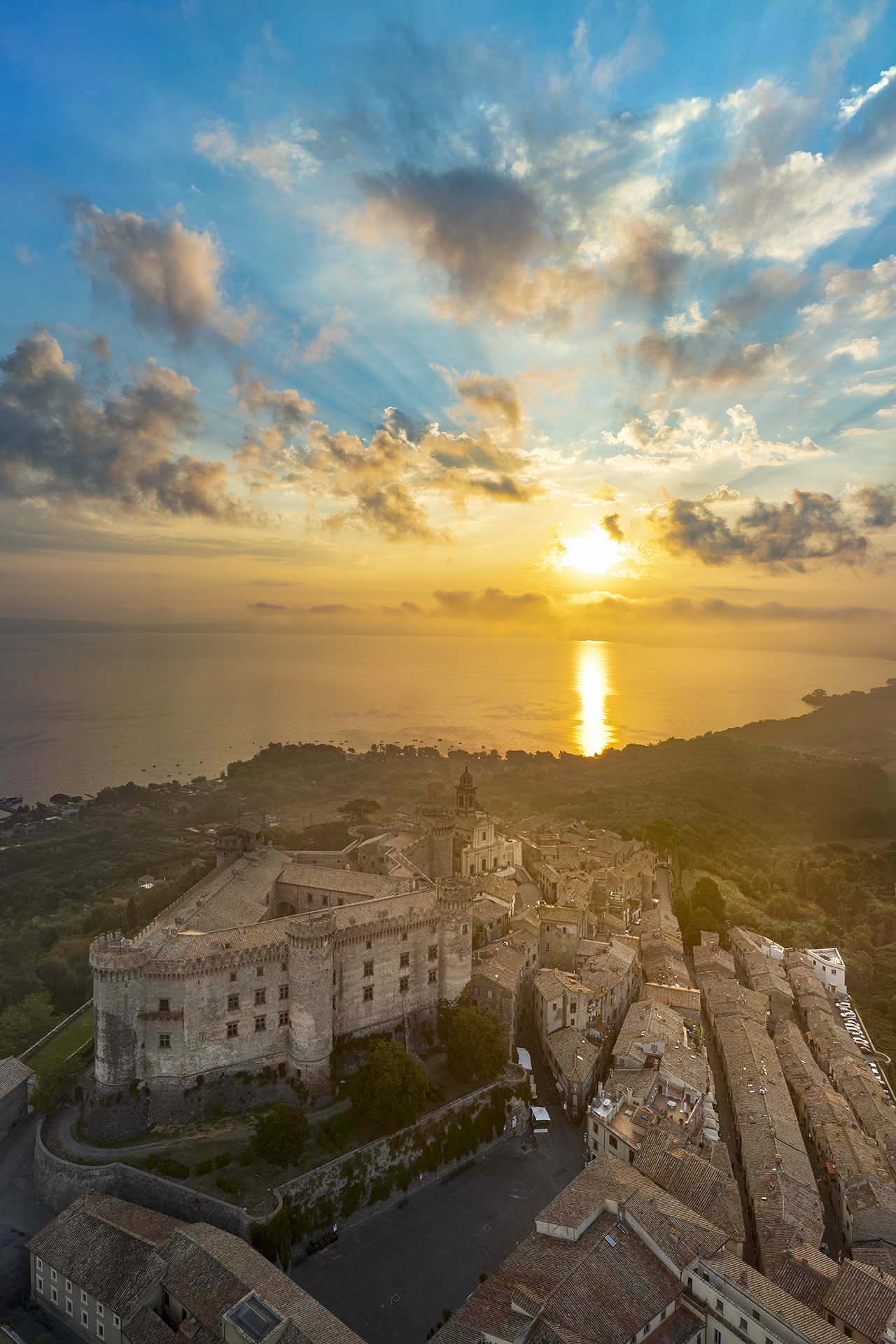 Lago, Castello e Buona Cucina: L’Esperienza Perfetta nel Borgo di Bracciano.