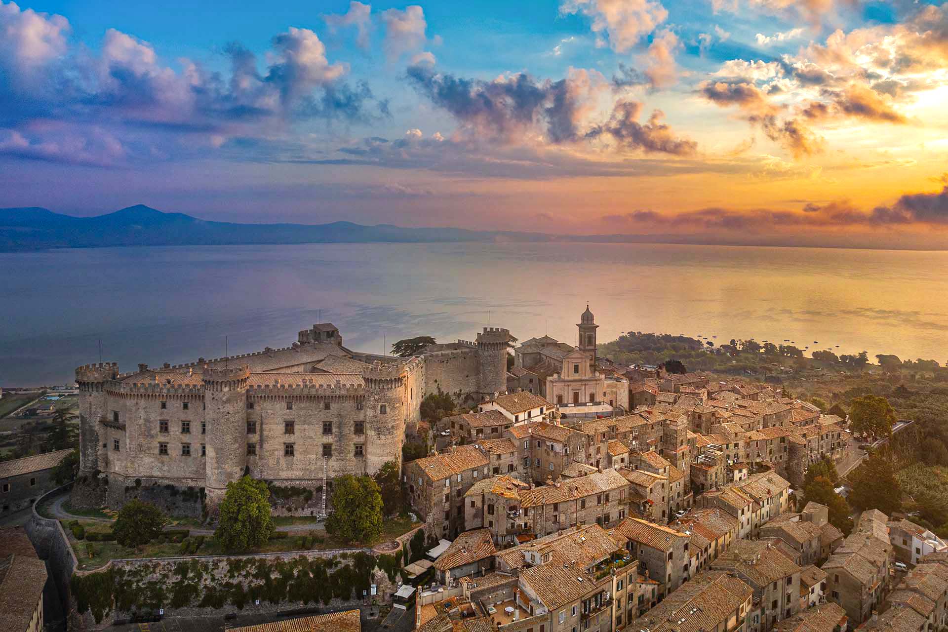 Dalla Fortezza alle sponde: Una giornata di relax a Bracciano.