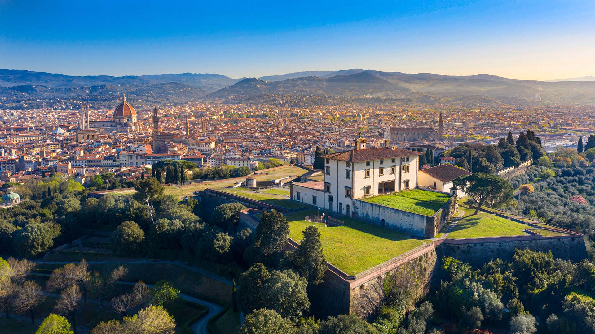 Firenze vista dal Forte di Belvedere: Un Panorama Mozzafiato.