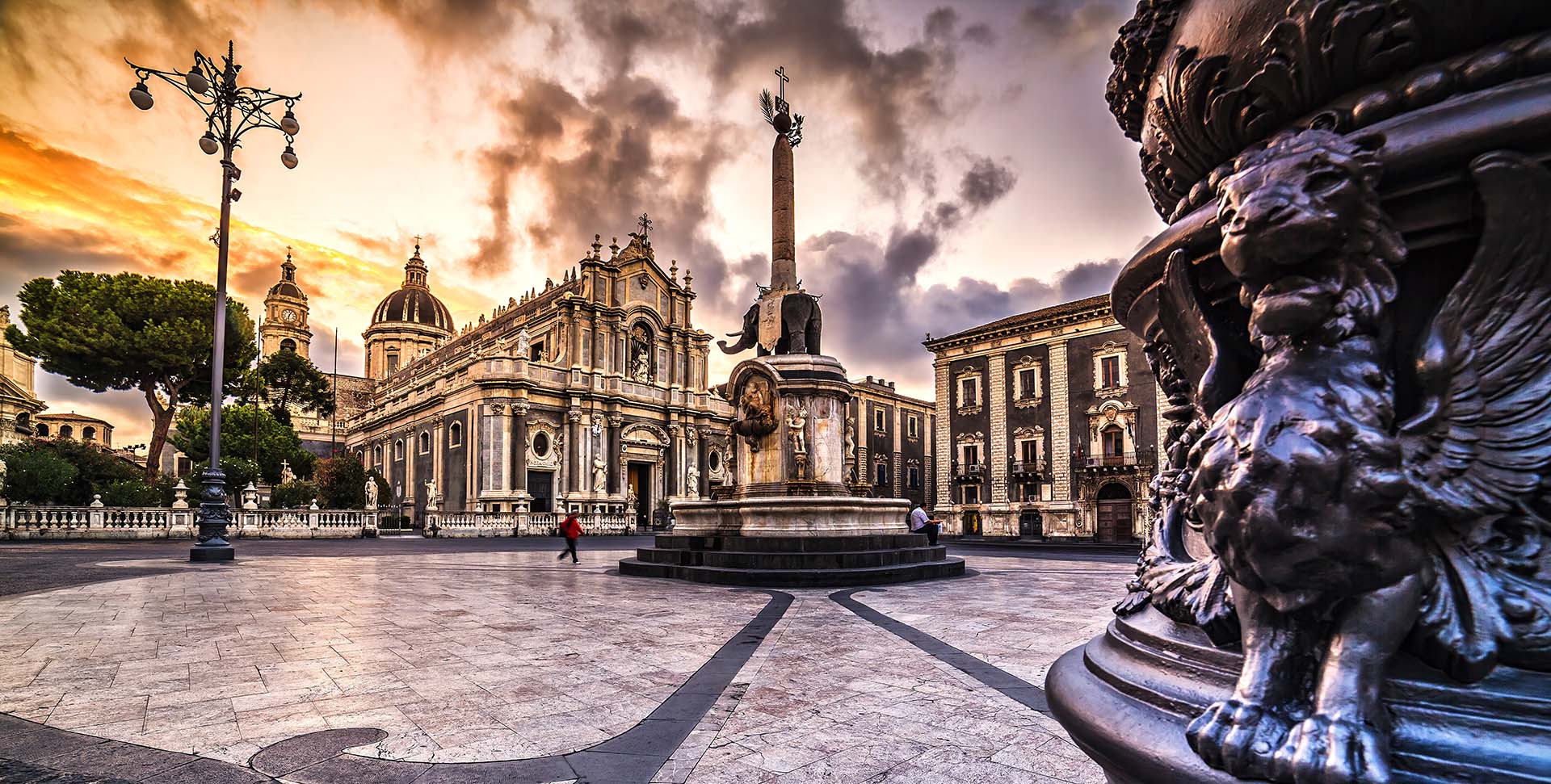 L’eleganza barocca di piazza Duomo a Catania, il cuore della città dell’Etna