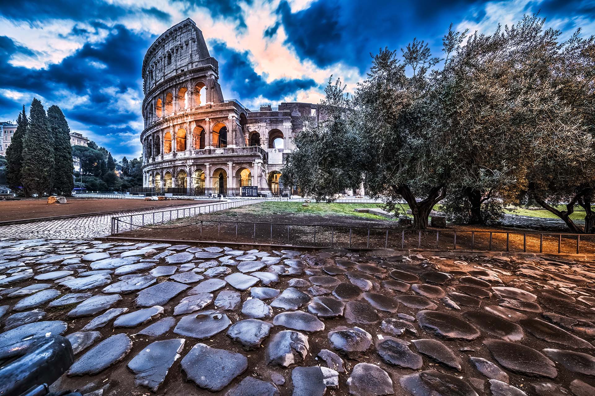 I Basoli di Roma verso la Maestosità dell’Anfiteatro Flavio