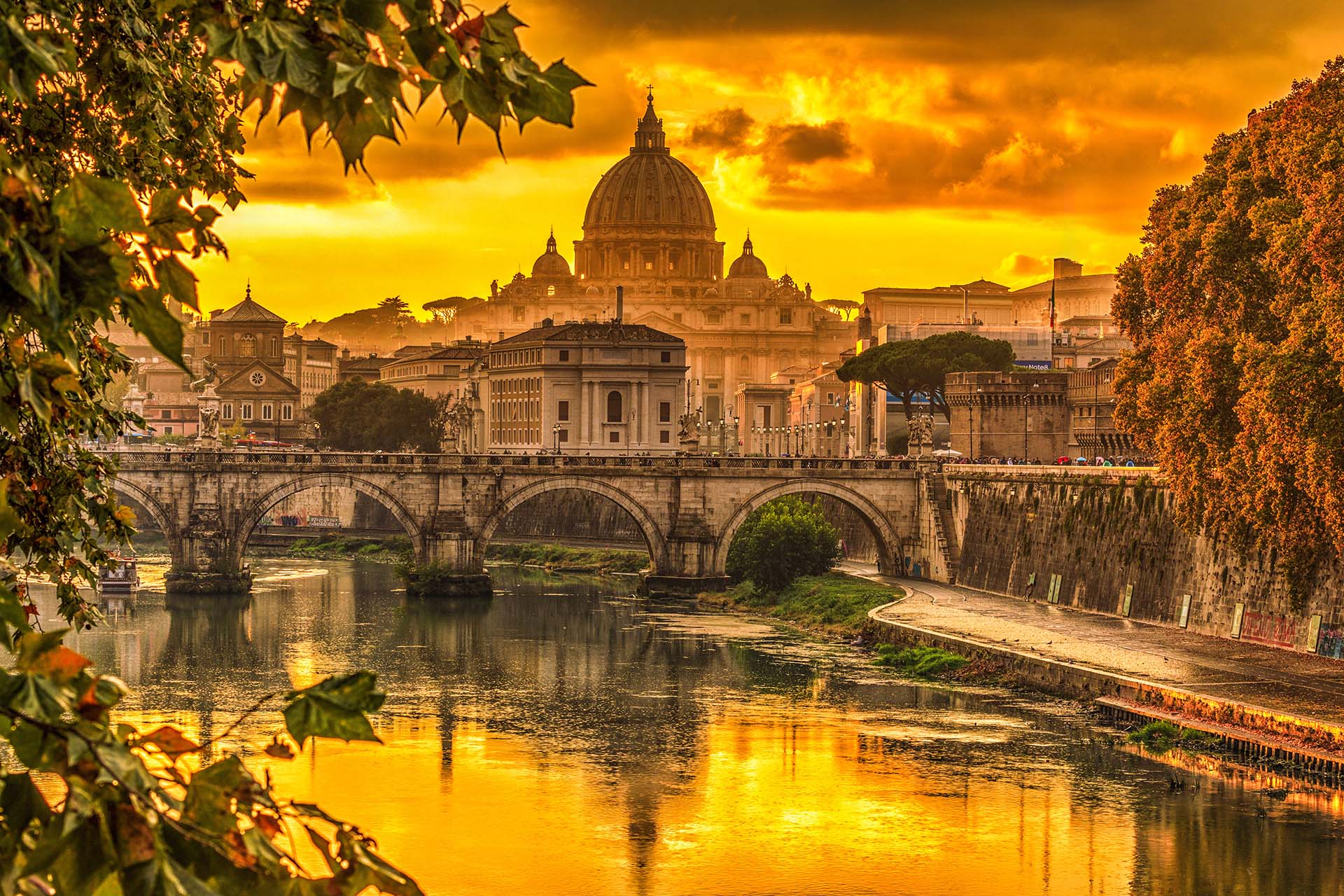 SIM-498502 - Roma Dorata - Vista dal Tevere su Ponte Sant'Angelo e San Pietro al Tramonto