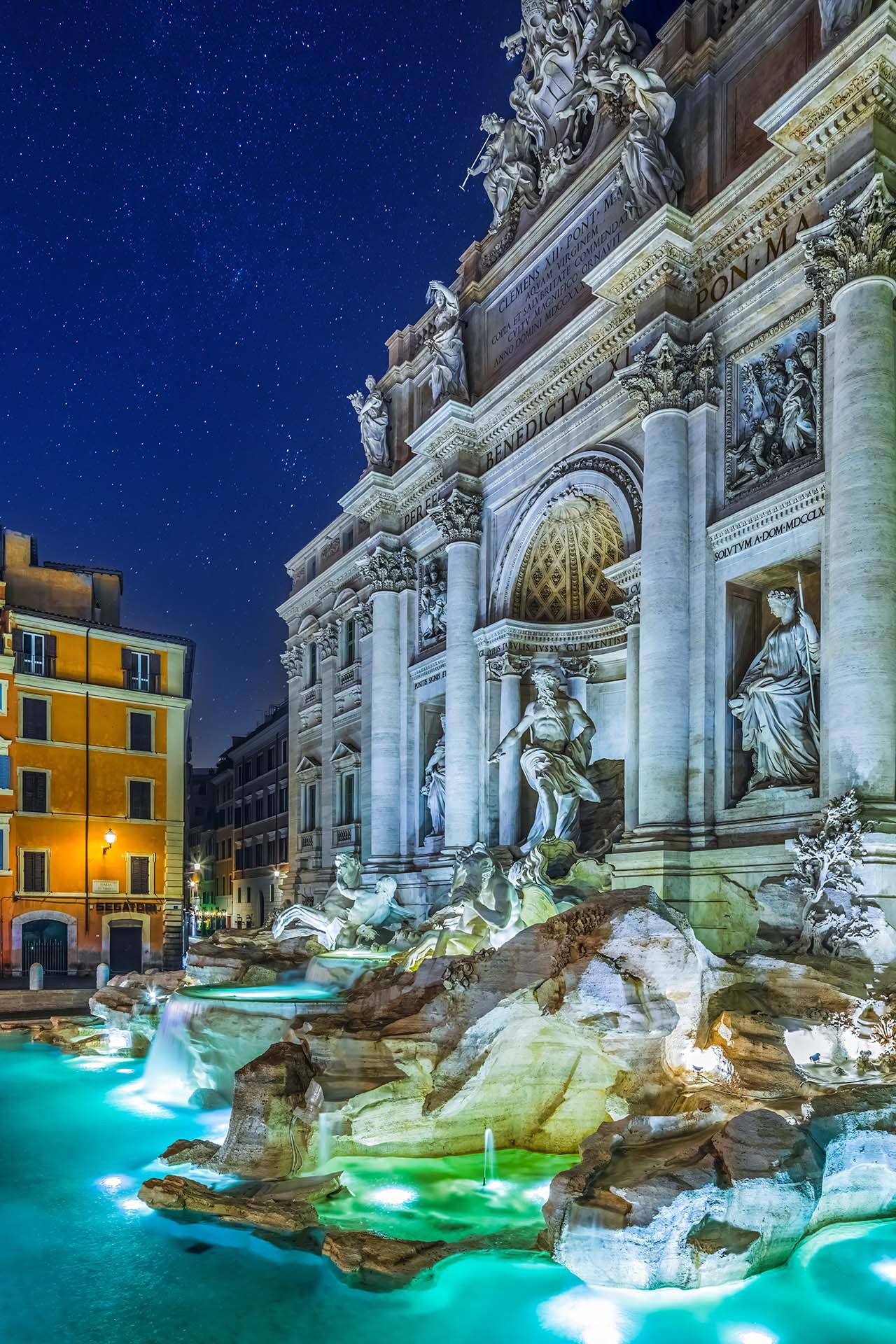 SIM-498512 - Una notte stellata tra le sculture della monumentale Fontana di Trevi