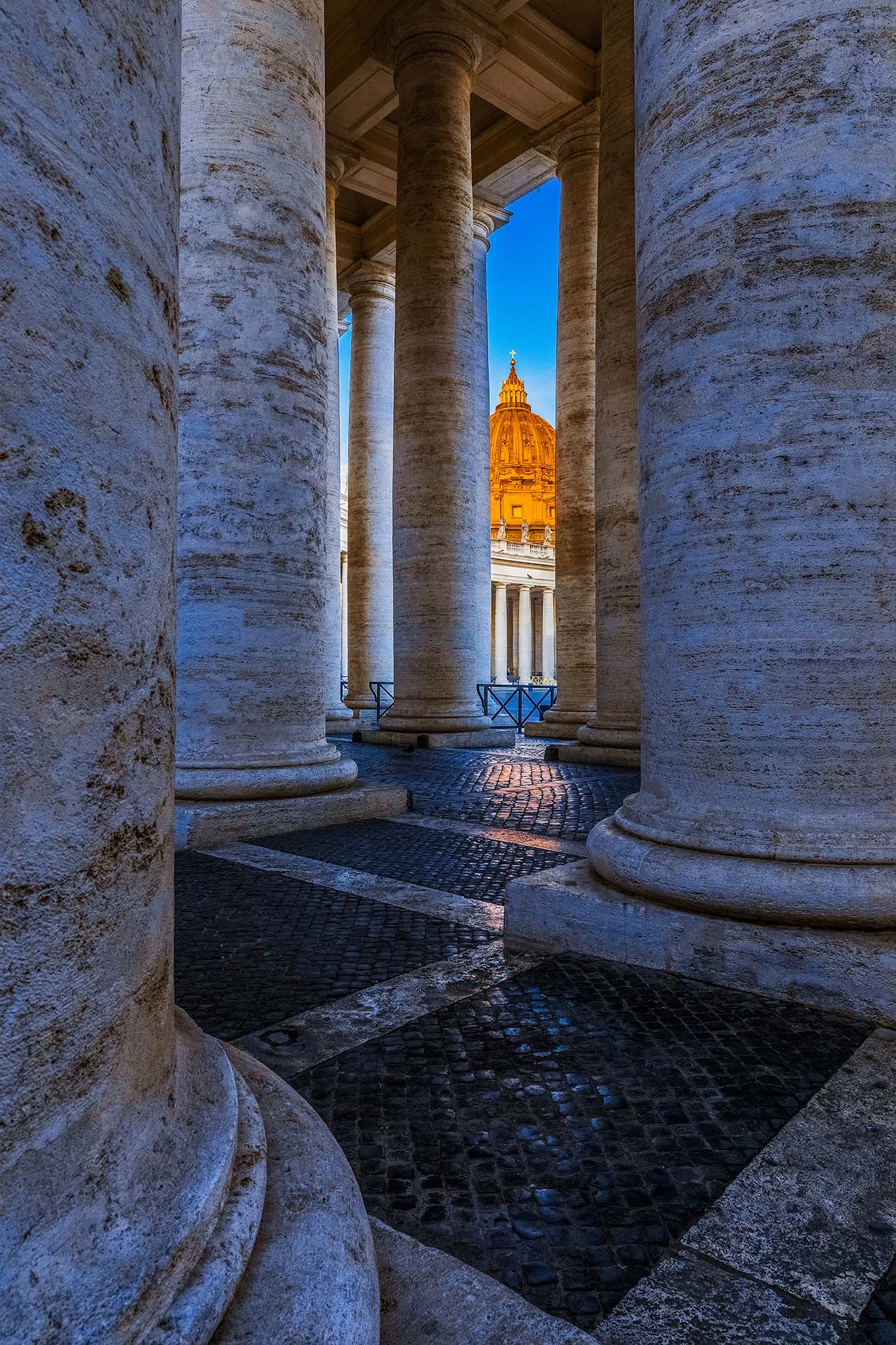 Geometrie d’arte, la Cupola di San Pietro abbracciata dal Colonnato del Bernini