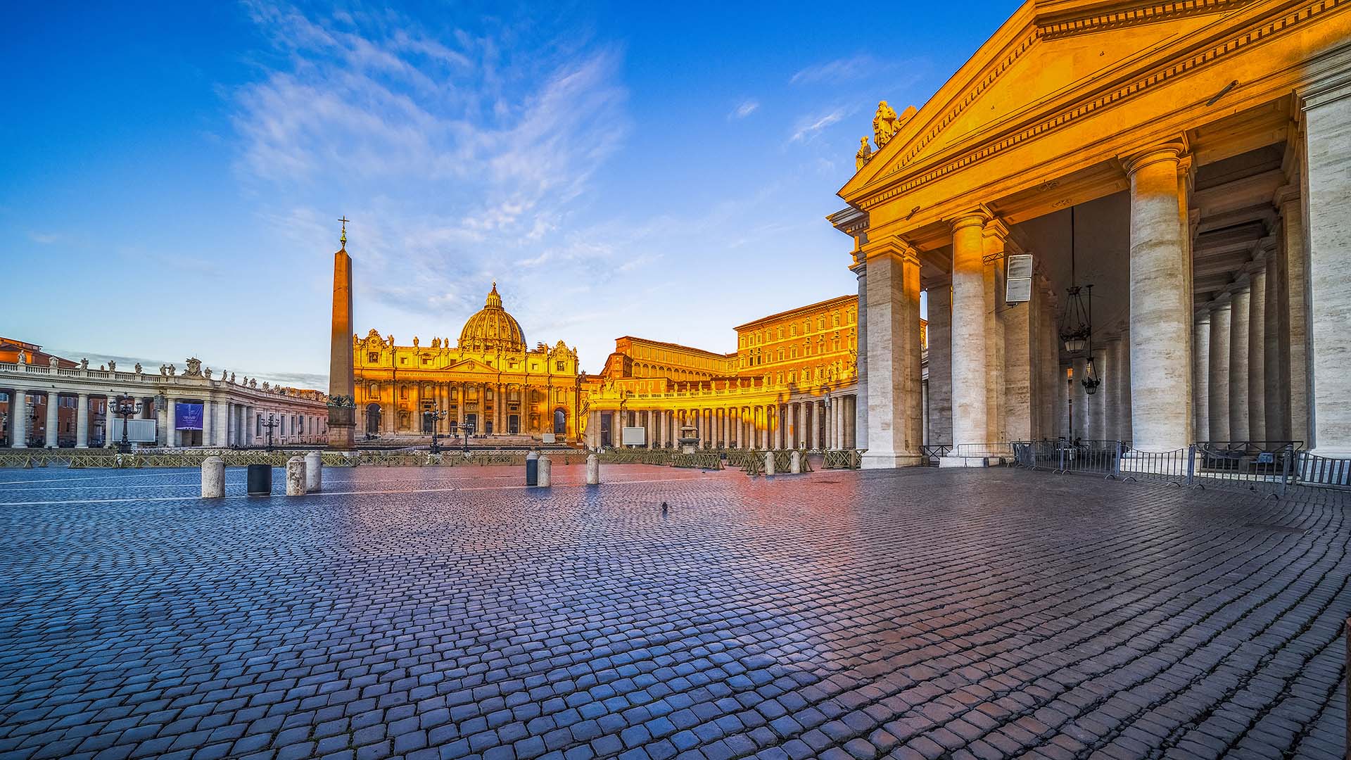 Le Colonne di Piazza San Pietro e la Basilica