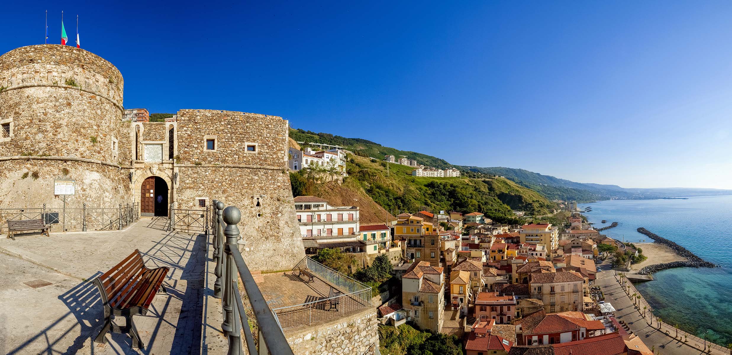 Il fascino del Castello Murat sulla Costa degli Dei, a Pizzo Calabro